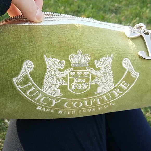 *sold* juicy Couture Barrel Bag - Picture 4 of 15